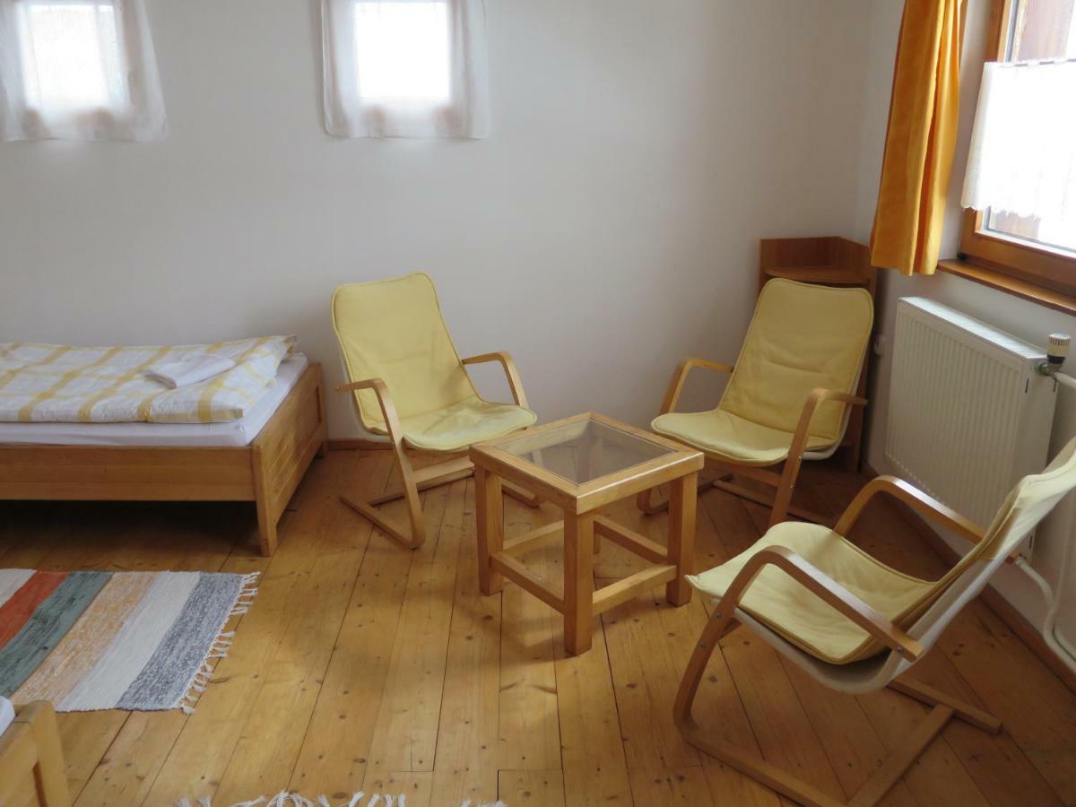Zubrovica Guest House Telgart Exterior photo