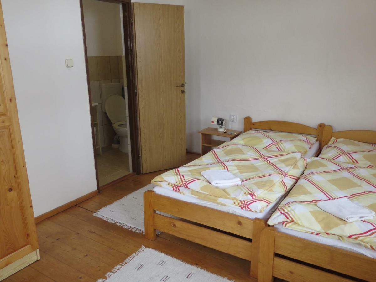 Zubrovica Guest House Telgart Exterior photo