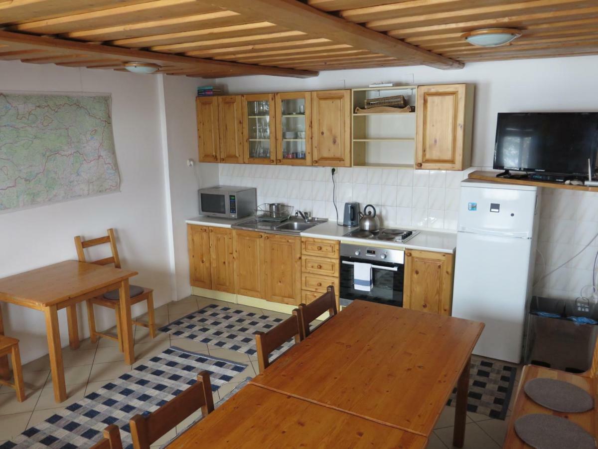 Zubrovica Guest House Telgart Exterior photo