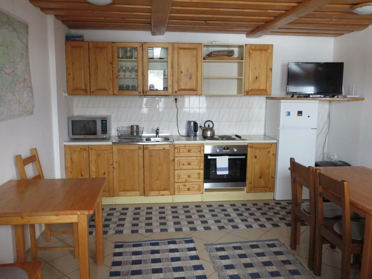 Zubrovica Guest House Telgart Exterior photo